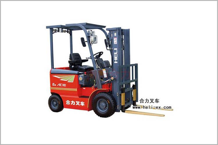 濟寧叉車工作后需要將貨叉降置地面，門架要回復原位(正中垂直)，目的是為了讓液壓系統獲得卸荷保護